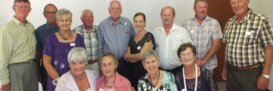 Die Bond van Oud-Polisiebeamptes Overstrand wat in 2010 gestig is en waarby etlike Gansbaaiers ingesluit is, het onlangs weer â€˜n vergadering en â€˜n gesellige funksie in die NGK se Kleinsaaltjie gehad. Weduwees van afgestorwe polisiemanne is ook lede van die bond. Op die foto is dit die Gansbaai-lede wat die byeenkoms bygewoon het.